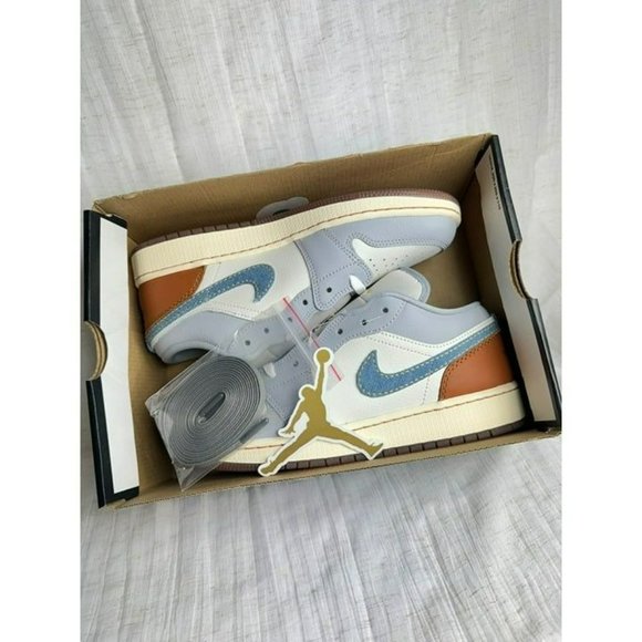 D43- SIZE 7Y/ 8.5 WOMENS NIKE AIR JORDAN 1 LOW PHANTOM / BLUE FZ5046 041 - Picture 10 of 12